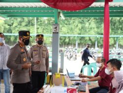 Nakes Dokkes Polres Majalengka dan Juga Kepada Peserta Vaksinasi diberi semangat