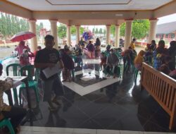 Bantu Percepatan Vaksinasi, Kades Buntu Berikan Hadiah Minyak Goreng Pada Warga Yang Ikut Vaksin