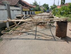Warga Ranji Wetan Keluhkan Ambruknya Jembatan Cikuda