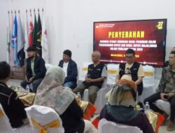 Balon Bupati Majalengka Dari Jalur Independen Menyerahkan Berkas Ke KPU Majalengka