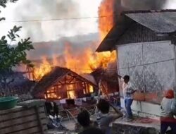 Dua Rumah Didesa Mekarwangi Ludes Dilalap Si jago Merah.