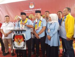 Dikawal Ribuan Masa Pasangan HADE Mendaftar Ke KPU Majalengka