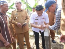 Disambut Baik Warga Desa Nunuk Baru Saat Pemasangan Pal Desa
